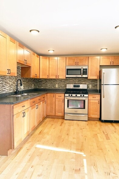 Building Photo - 152 North St