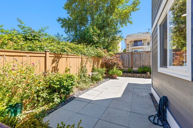 Building Photo - 3Bd/3Ba Seattle House