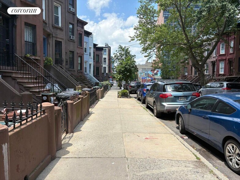 Building Photo - 678 Degraw St
