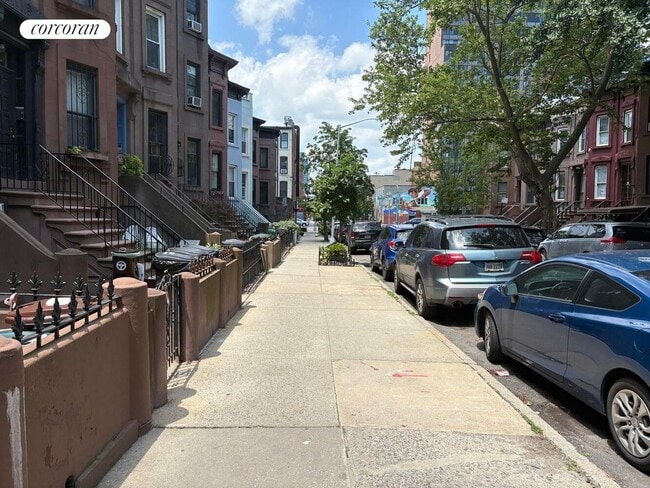 Building Photo - 678 Degraw St