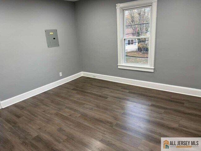 Building Photo - 107 Parkway Ave