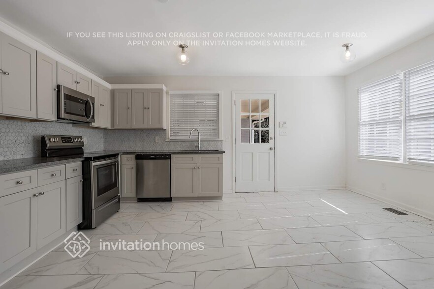 Building Photo - 2372 Oakridge Ct