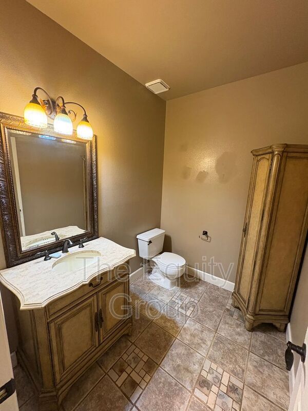 Building Photo - 540 W Birch Ct