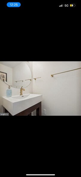 Building Photo - 1734 W Abingdon Dr