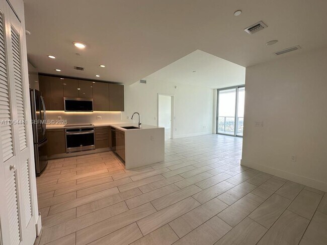 Building Photo - 2000 Metropica Wy