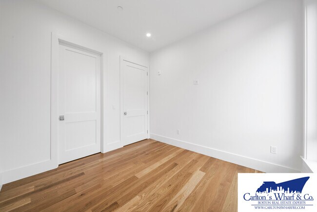 Building Photo - 218 Old Colony Ave