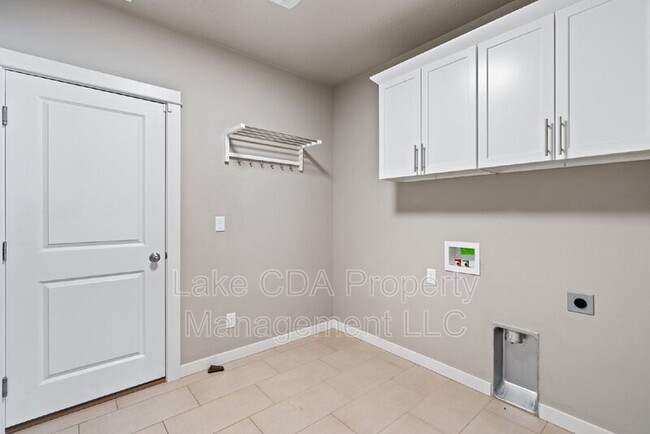 Building Photo - 5673 W Rockingham Dr