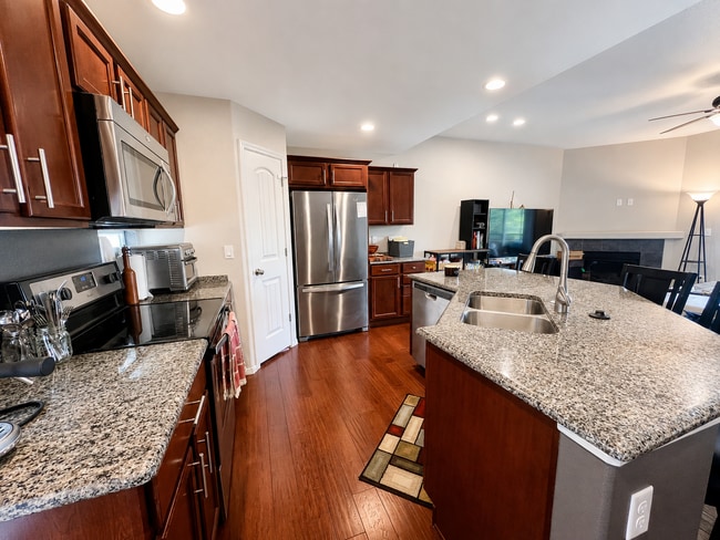 Building Photo - Stunning 3-bedroom townhouse with breathtaking Pikes Peak views!