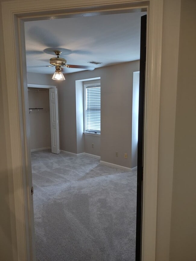 Building Photo - Adorable Two Bedroom Two Bath Condo - Just...
