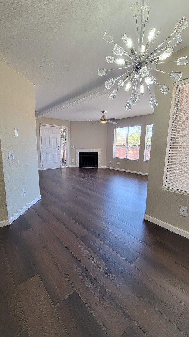 Building Photo - Cozy 1BR/1BA Condo w/ A/C • Full Kitchen Suite • Assigned Parking in Tucson