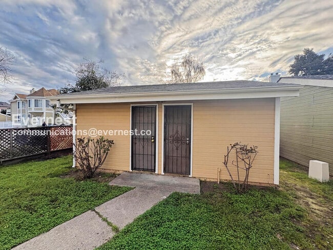 Building Photo - 1424 Market St