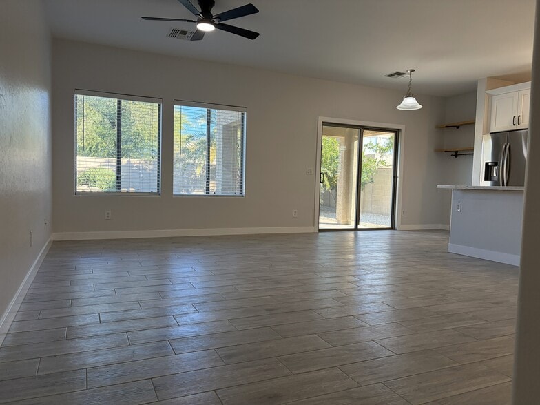 Living Room - 15642 W Devonshire Ave