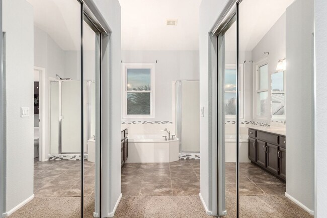 Building Photo - 4 bedoom home with private pool