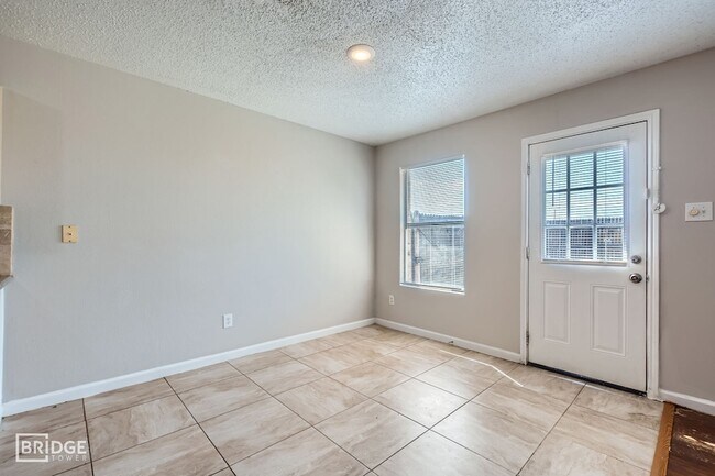 Building Photo - 1395 Stewart Dr