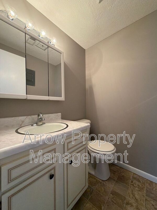 Building Photo - 3831 S 46th St