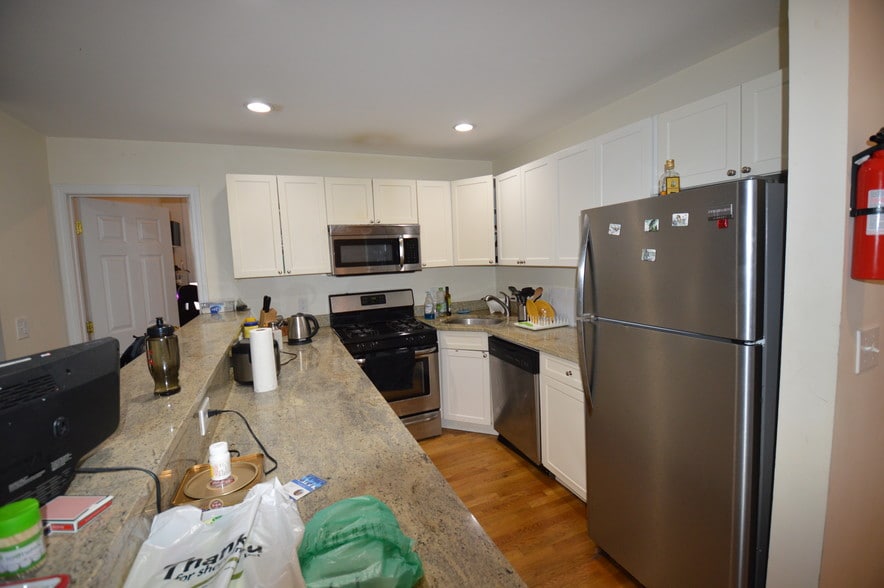 Building Photo - 66 Egmont St