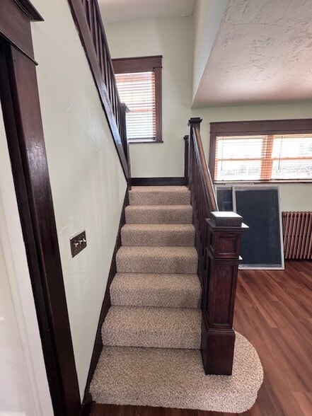 Building Photo - 1218 Lewis Ave