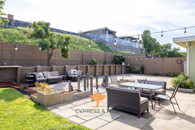 Building Photo - "Charming 3-Bedroom Coastal Retreat on Yos...