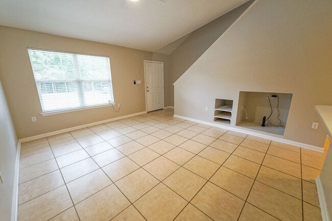 Building Photo - 241 Dixie Dr