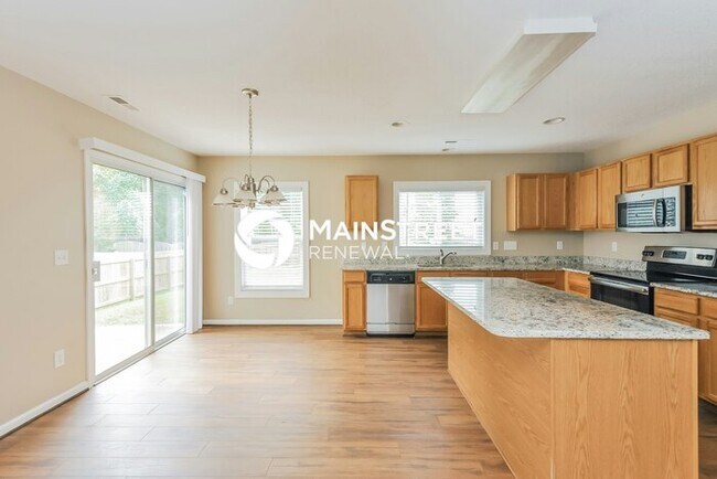 Building Photo - 3 Bedroom Pet-Friendly Home in Raleigh, NC with Main Street Renewal