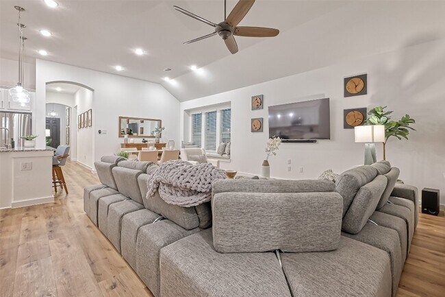 Building Photo - 7933 Wild Thicket Dr