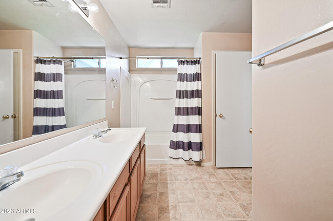 Building Photo - 1559 S Longspur Ln