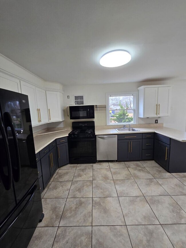 Building Photo - Spacious 4BR Ranch with 3 Living Rooms on 1.7 Acres — Howell