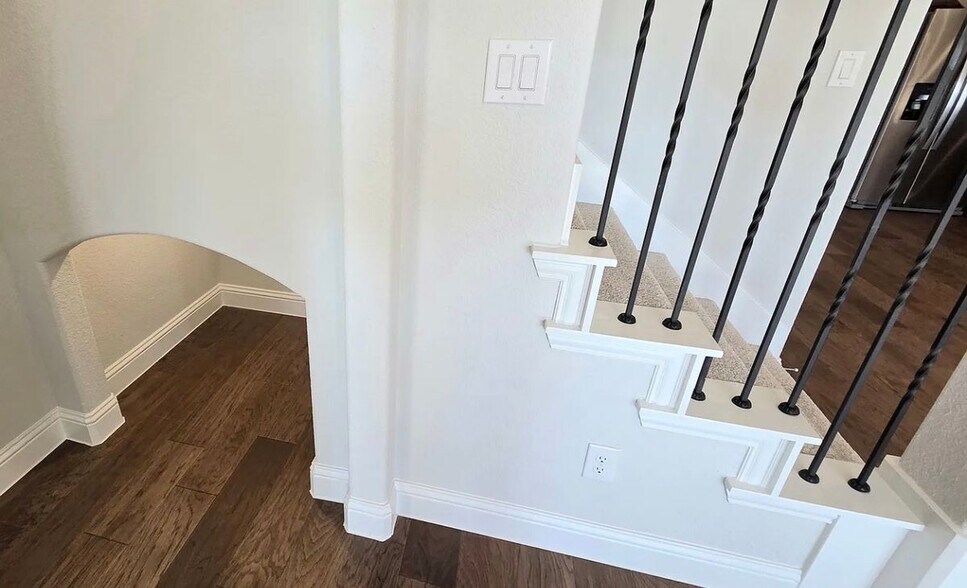 Building Photo - 3017 Burwick Ln