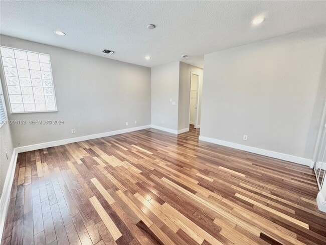 Building Photo - 504 SW 4th Ave