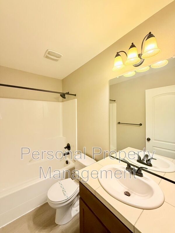 Building Photo - 13016 NE 28th Way