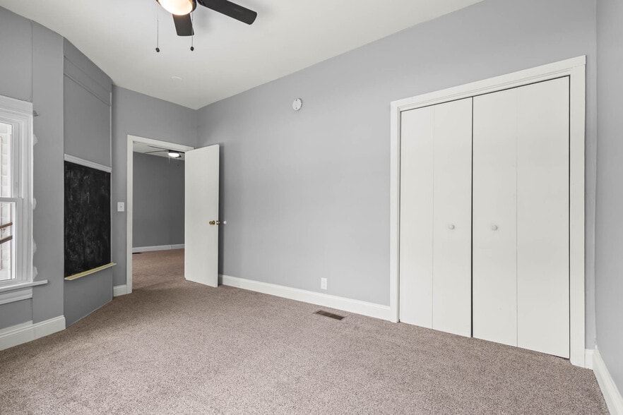 Building Photo - 208 S Swan St