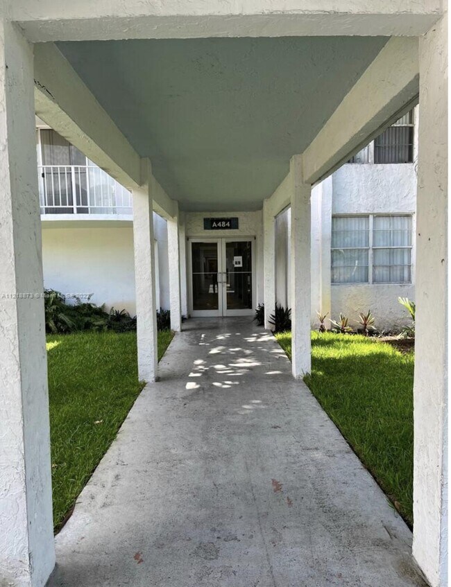 Building Photo - 484 NW 165th St