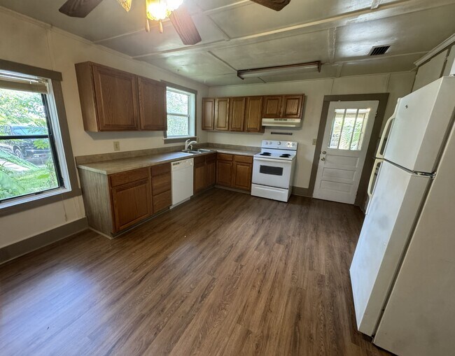 Building Photo - 4025 SW 20th Dr