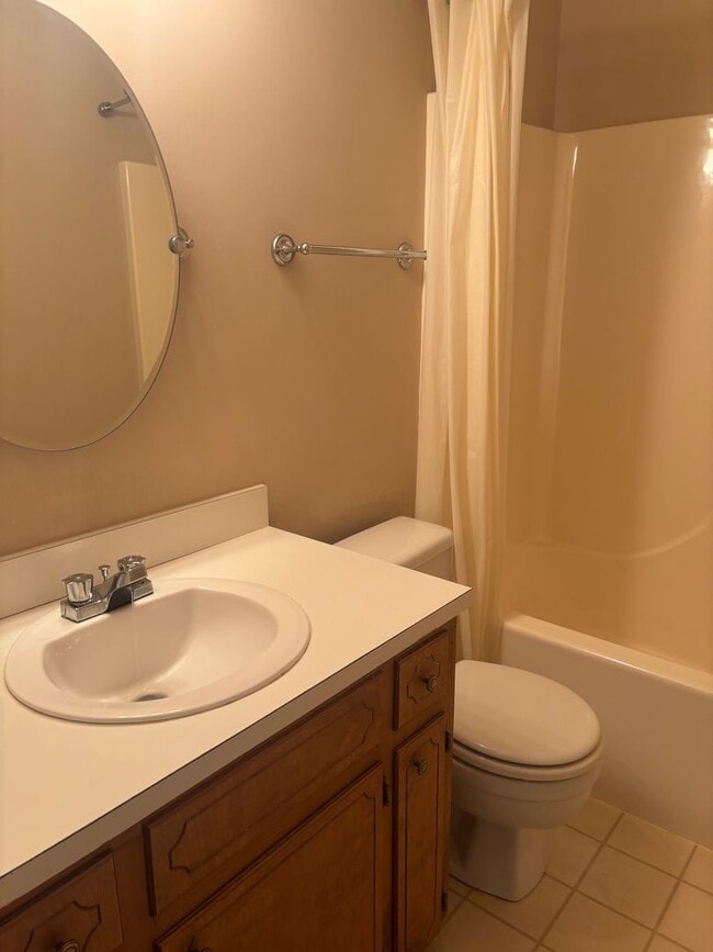 Building Photo - 744 Colony Pl