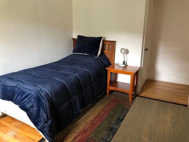 Building Photo - 318 Tappan St