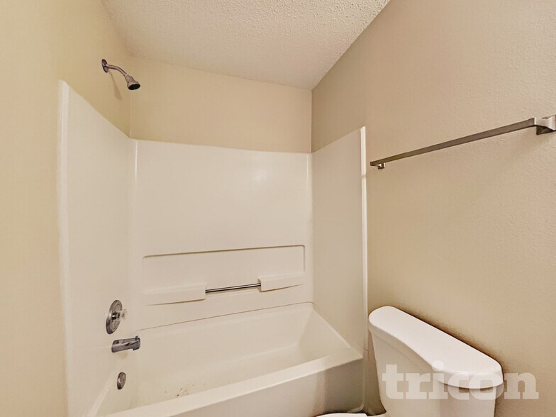 Building Photo - 9017 Southernwood Way