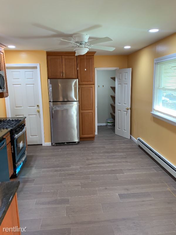 Building Photo - 3 br, 1.5 bath House - 369 E 28th St