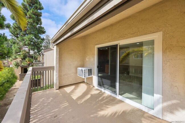 Building Photo - 8515 Villa La Jolla Dr