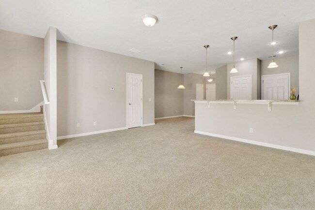 Building Photo - 3 Bed, 2. 5 Bath Like New Townhome in Richmond Hill