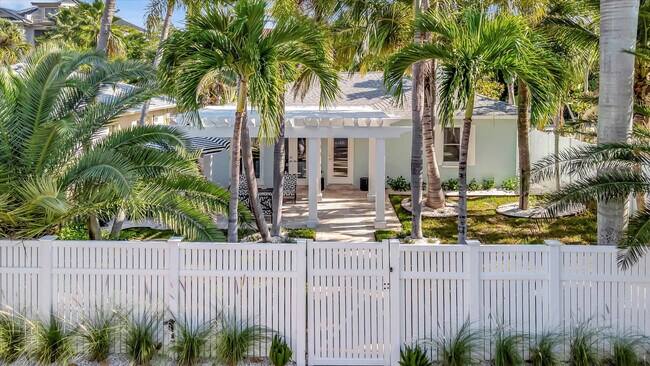 Building Photo - 3002 Pass a Grille Way