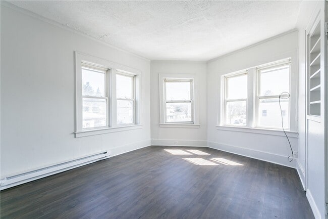 Building Photo - 85 Mapledale St