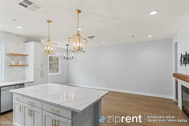 Building Photo - 3 br, 2.5 bath Townhome - 1052 Green Stree...