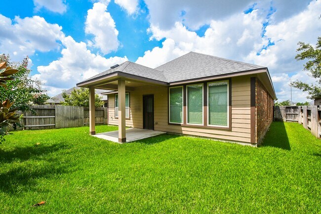 Building Photo - 18522 Hayden Pond Dr