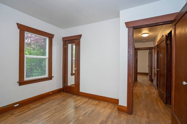 Building Photo - 4 Bedroom Craftsman Style House in Tacoma