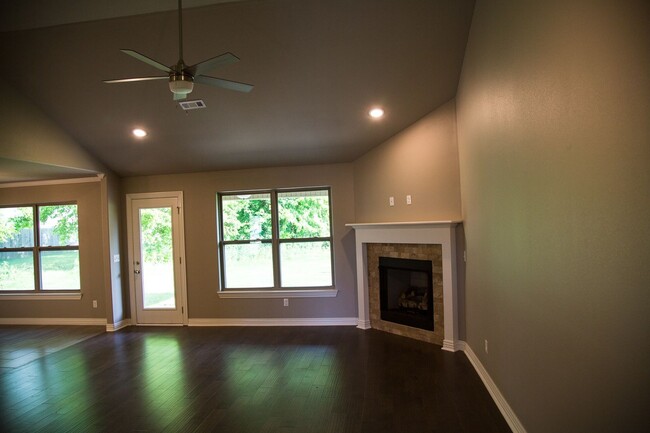 Building Photo - Beautiful Home in Bentonville
