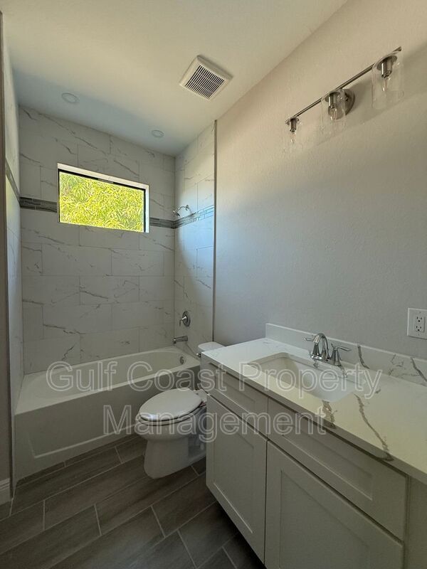 Building Photo - 1229 NE 19th Ave