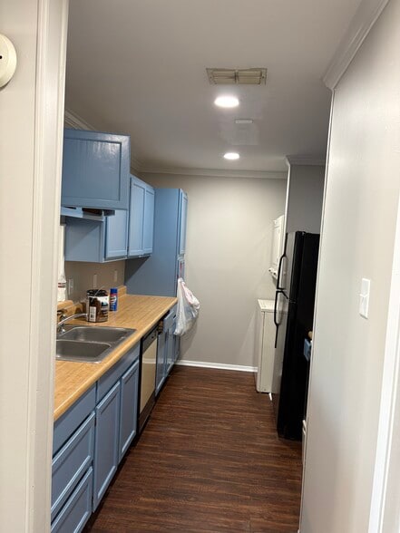 Building Photo - 400 W South Town Dr