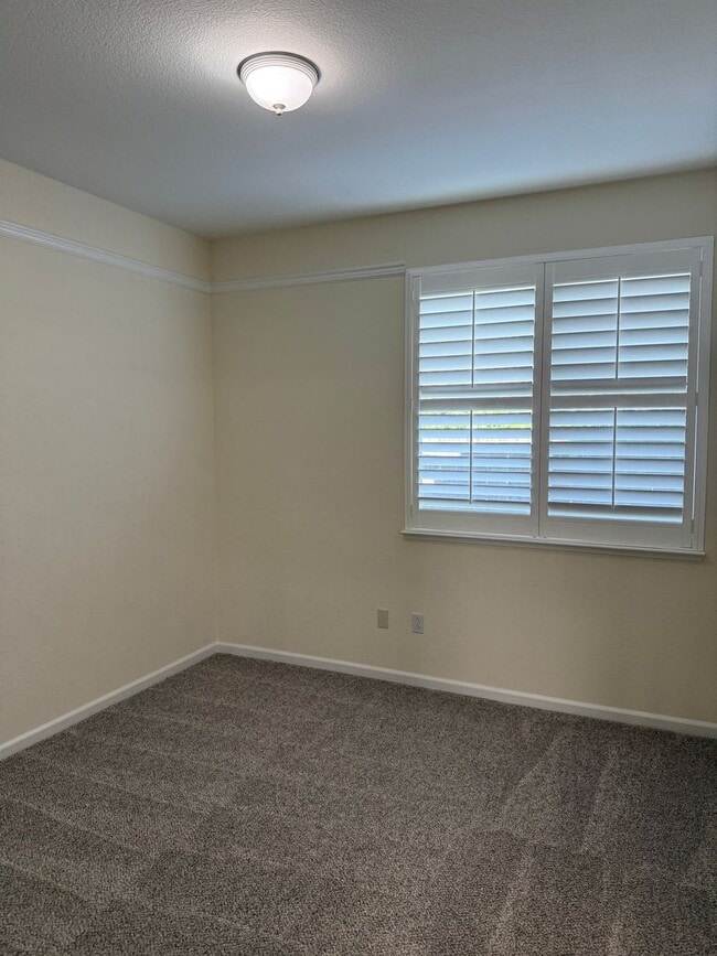 Building Photo - BEAUTIFUL SINGLE STORY 3+BD, 2.5 BA, & 3 CAR GARAGE!