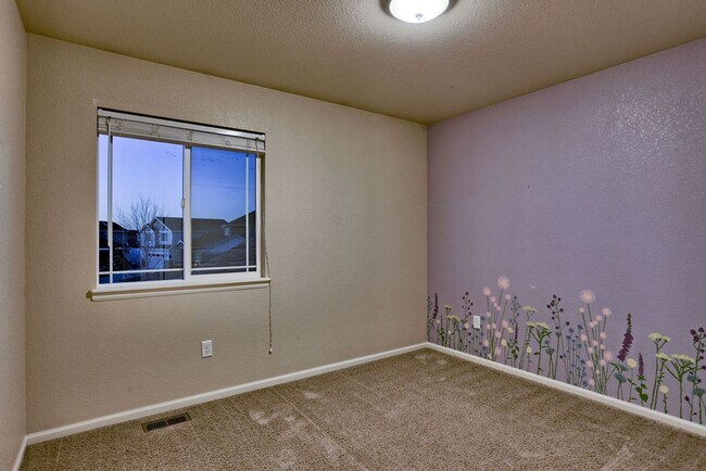 Building Photo - 4 Bedroom Home in East Windsor