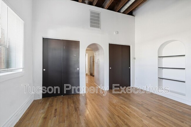 Building Photo - 837 S 8th Ave